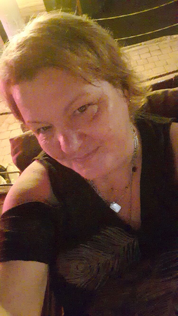  46316840  Lara, 54 ,    