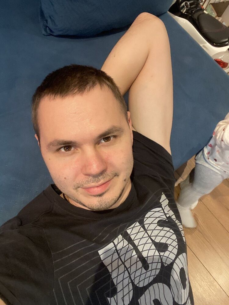  ,   Alex, 36 ,  