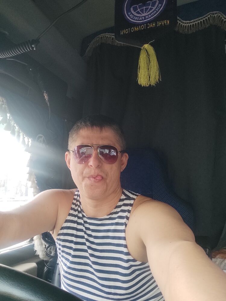  32786690  Maks, 41 ,    