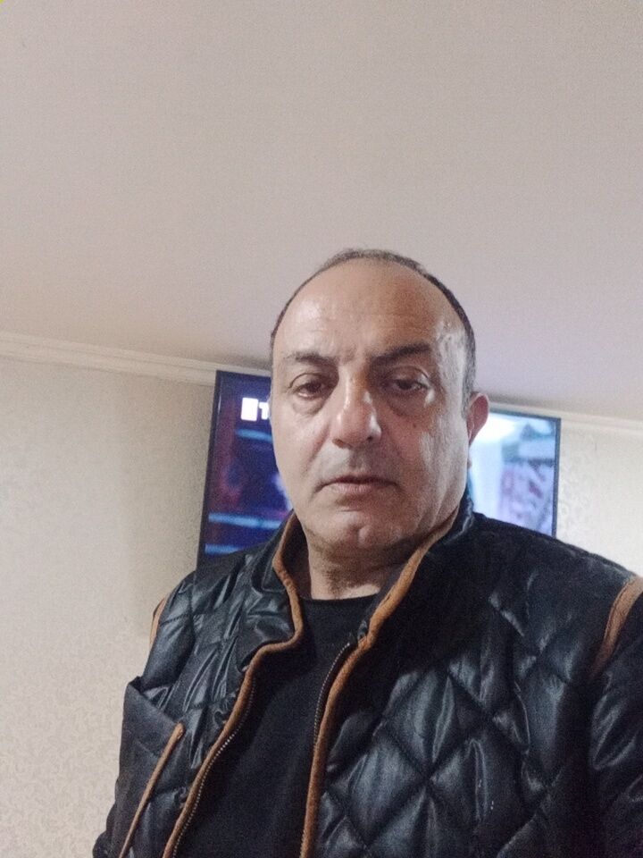  26604580  Elcin, 59 ,    
