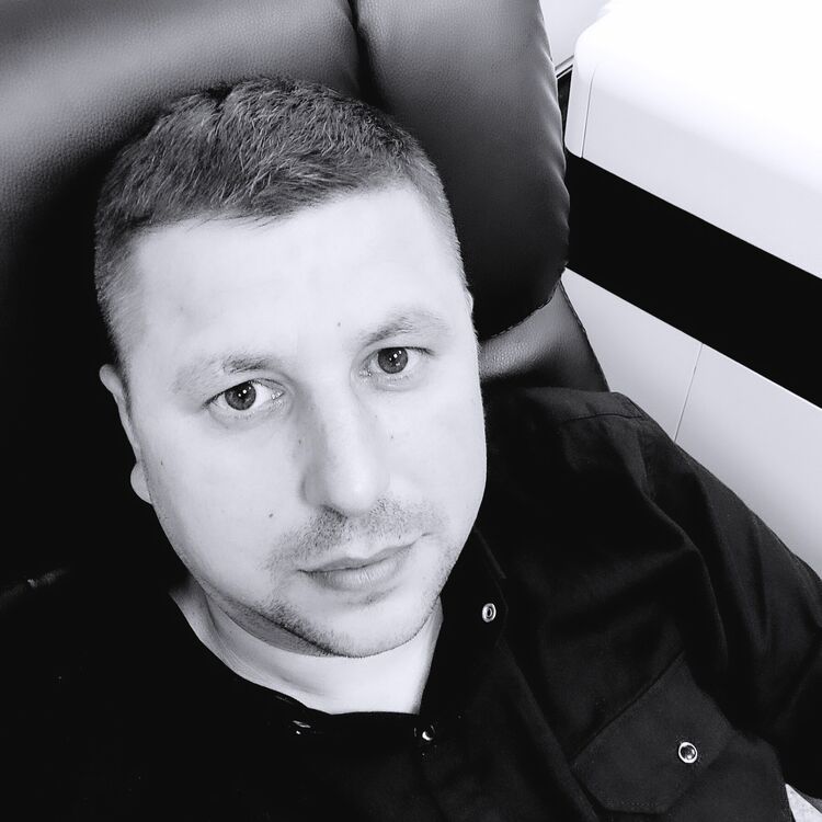  48661130  Erik, 39 ,    
