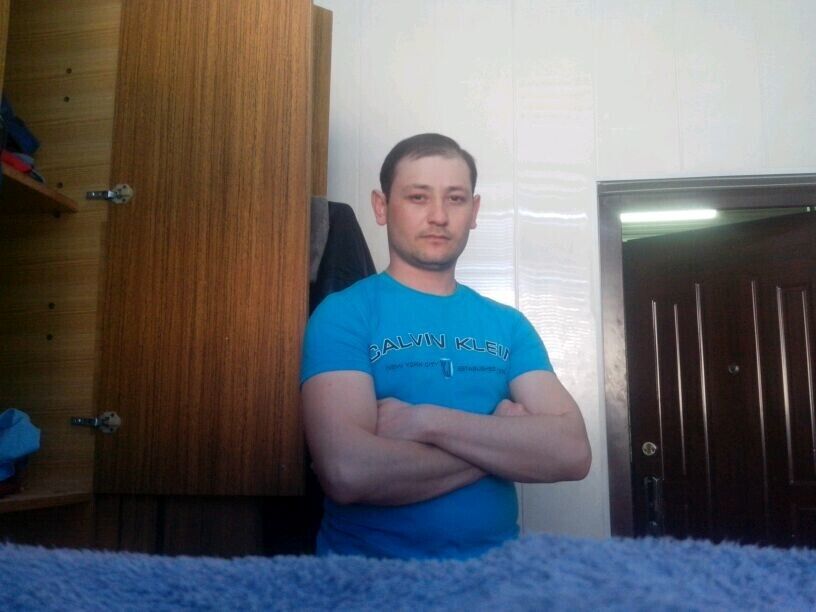  35205190  Rustam, 37 ,    