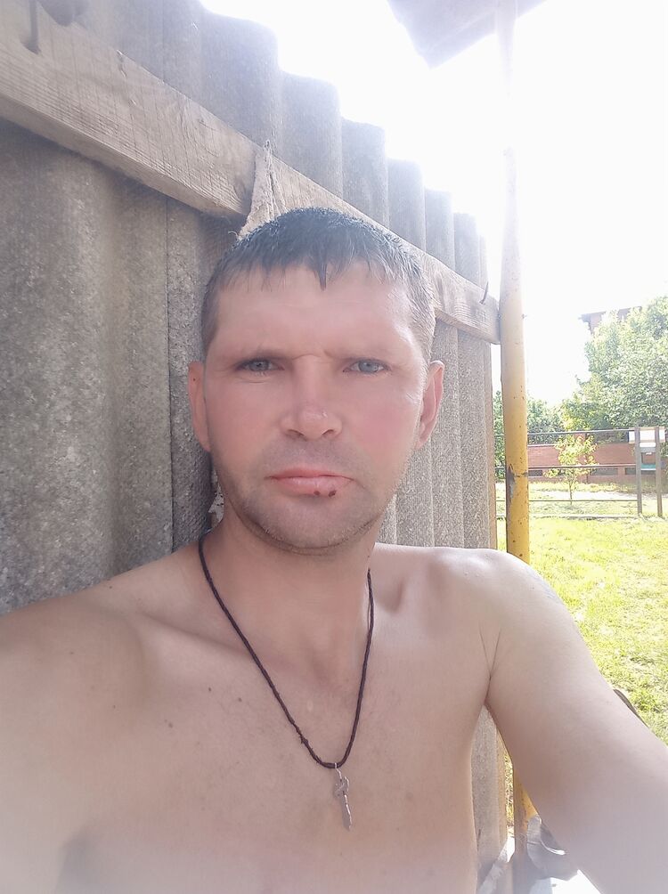  42609110  Anton, 39 ,    
