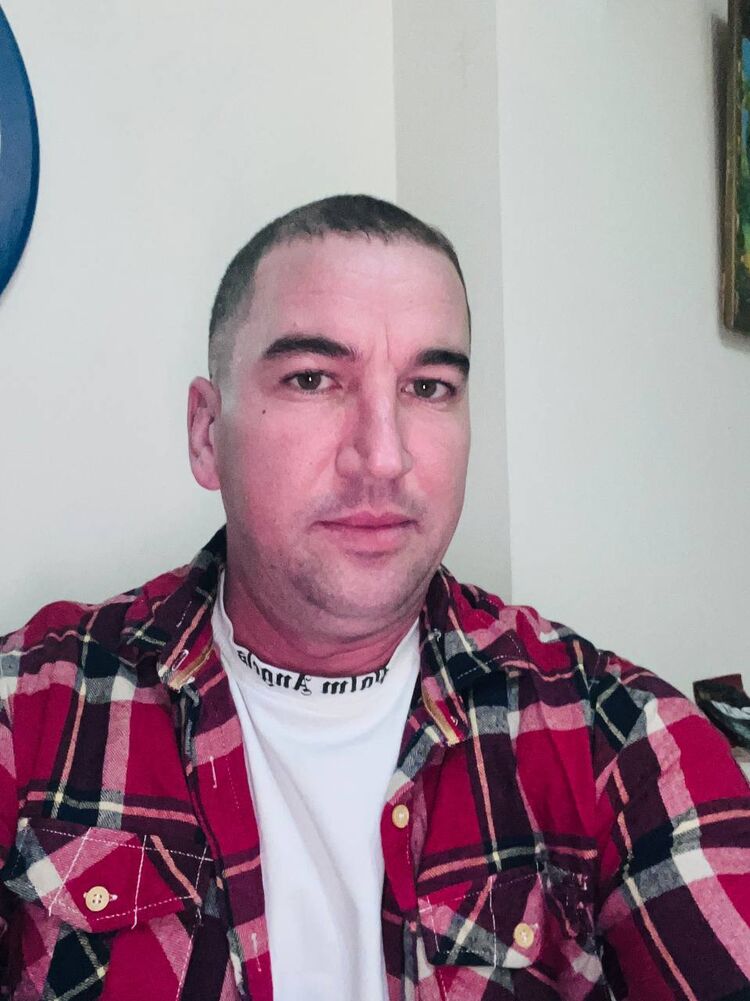  48280930  Mihai, 34 ,    
