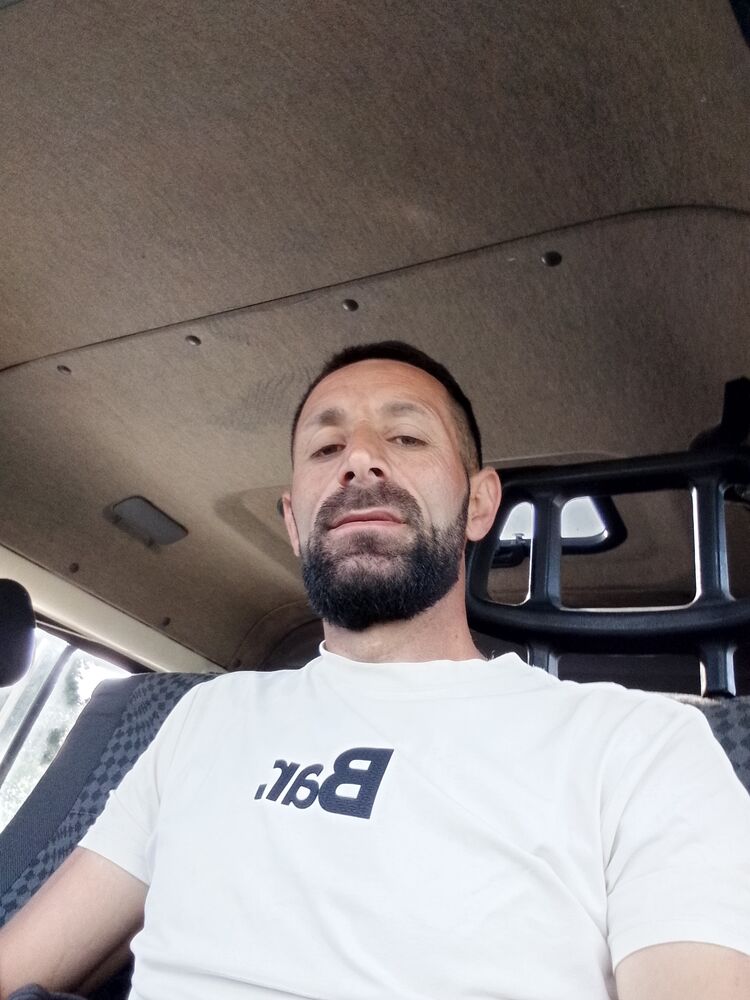  ,   Gagik, 36 ,   ,   