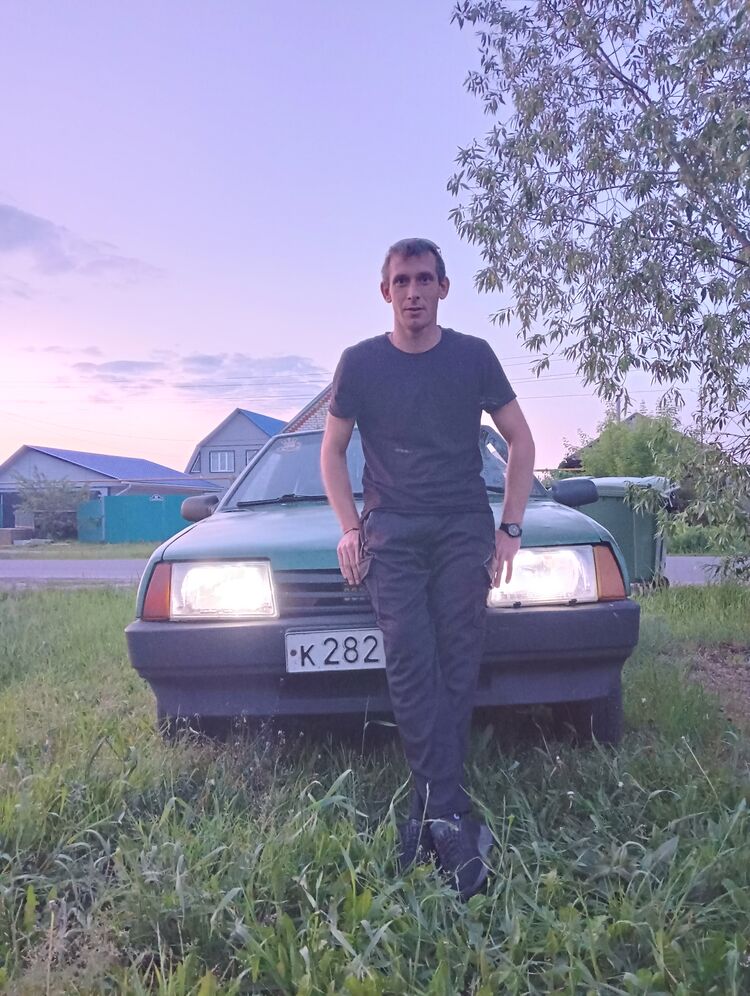  39163810  Mikhail, 28 ,    