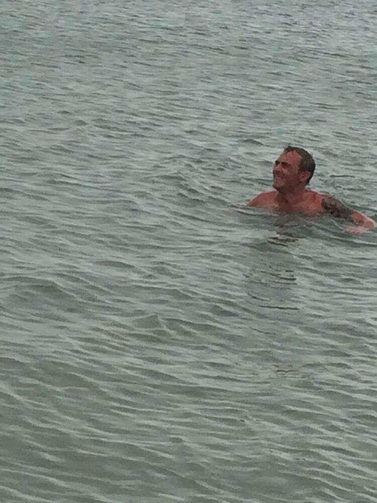  10315880  Vadik, 39 ,    