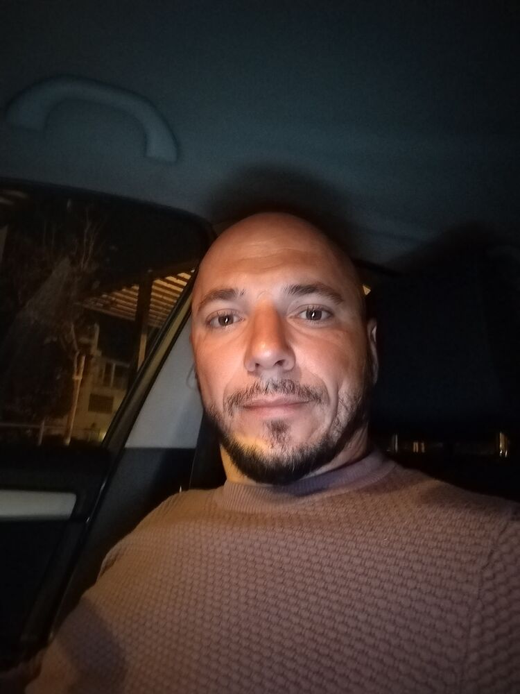  47648310  Igor, 37 ,    