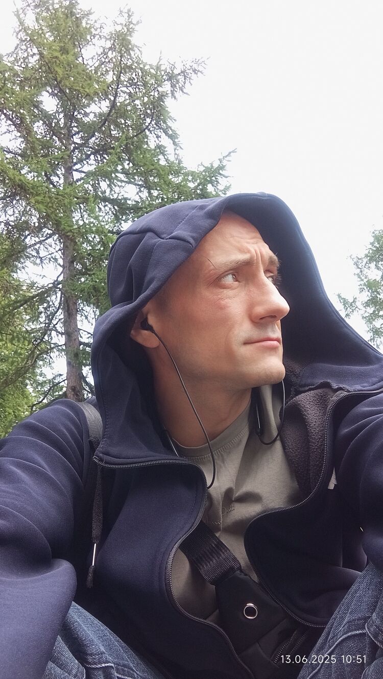  52124330  Dmitry, 40 ,    