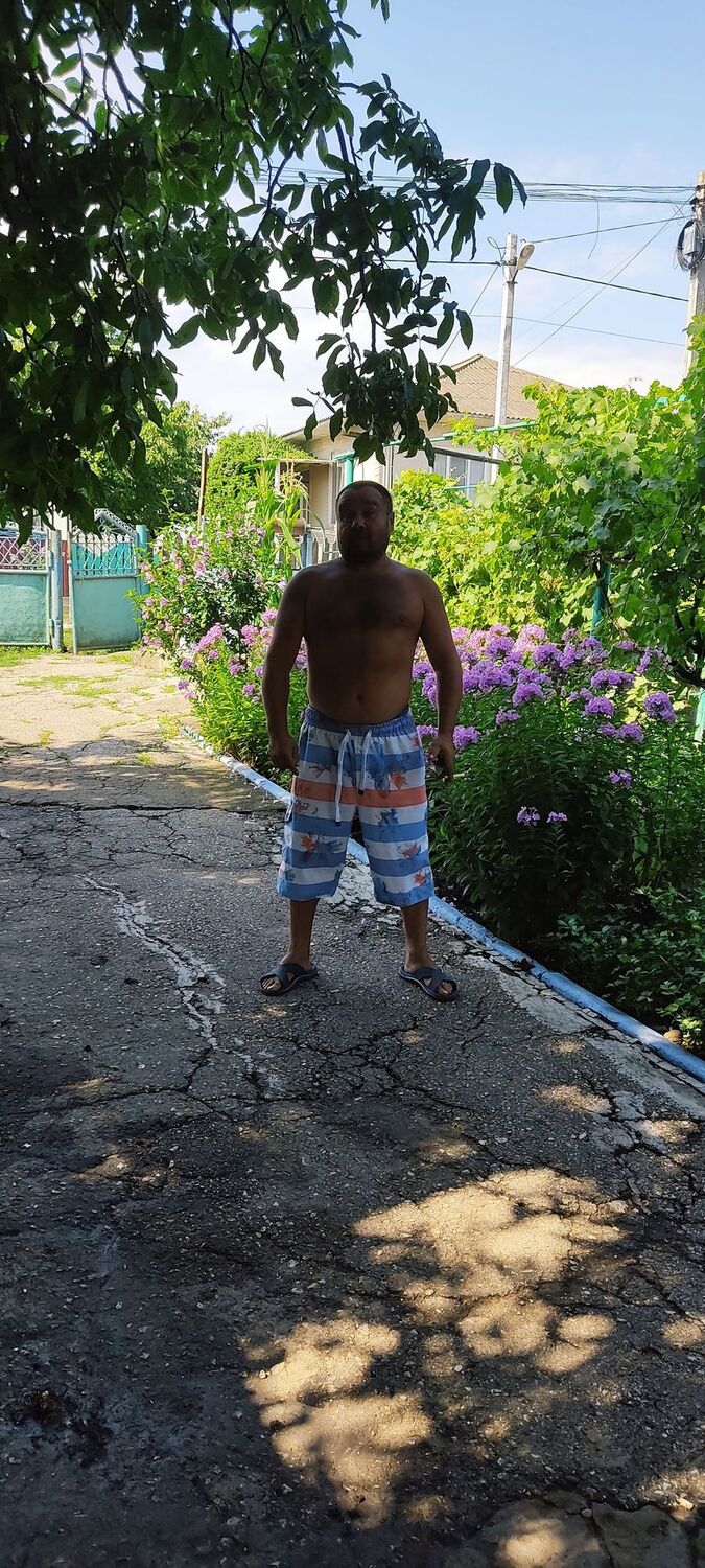  23538040  Victor, 48 ,    