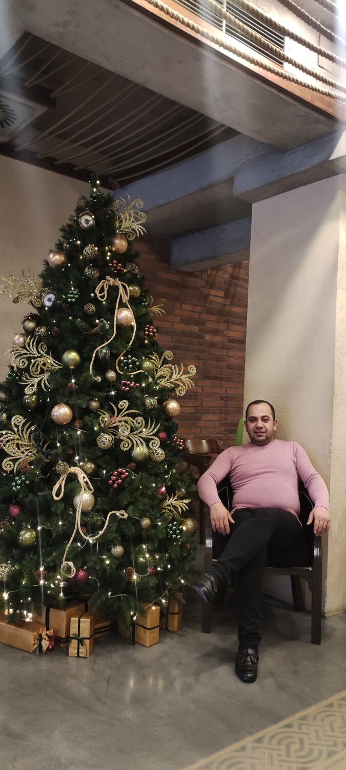 ,   Vahan, 37 ,   ,   