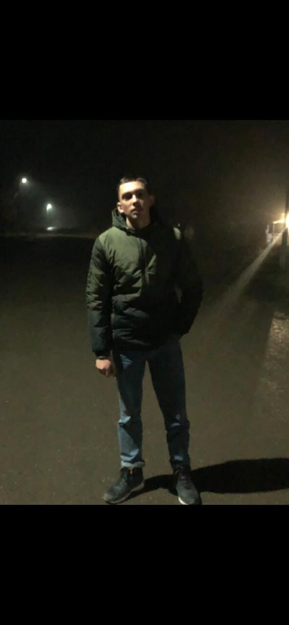  31309880  Egor, 22 ,    