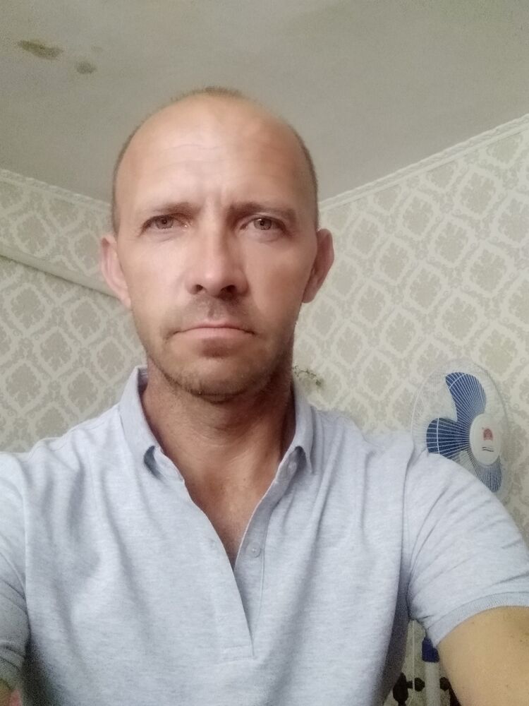  36128720  Alex, 47 ,    