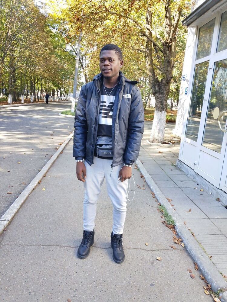  54694470  John, 27 ,    