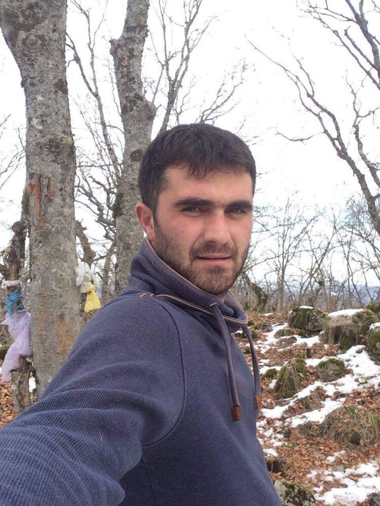  46689420  Artur, 35 ,    