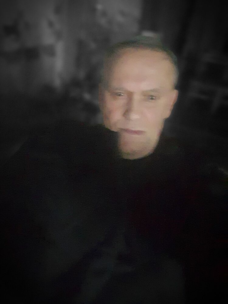  ,   Valery, 52 ,   , c 