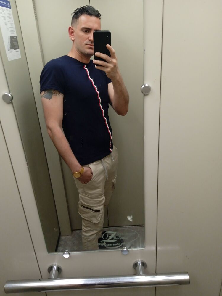  26879080  Carlos, 35 ,    