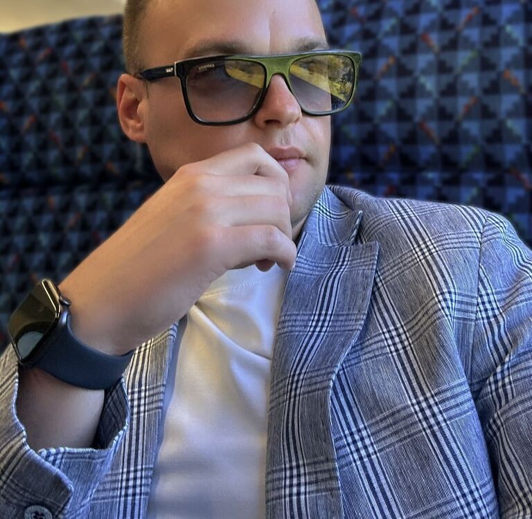  54633670  Denis, 37 ,    