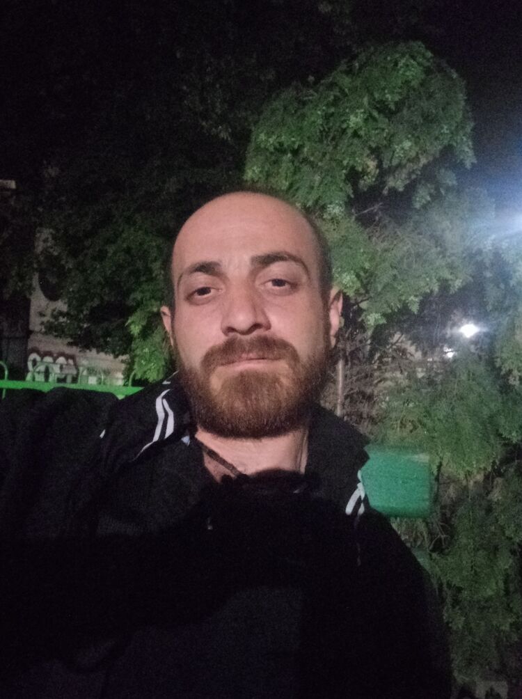 42958130  Levani, 37 ,    