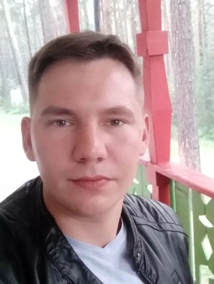  ,   Viktor, 32 ,   ,   , c , 