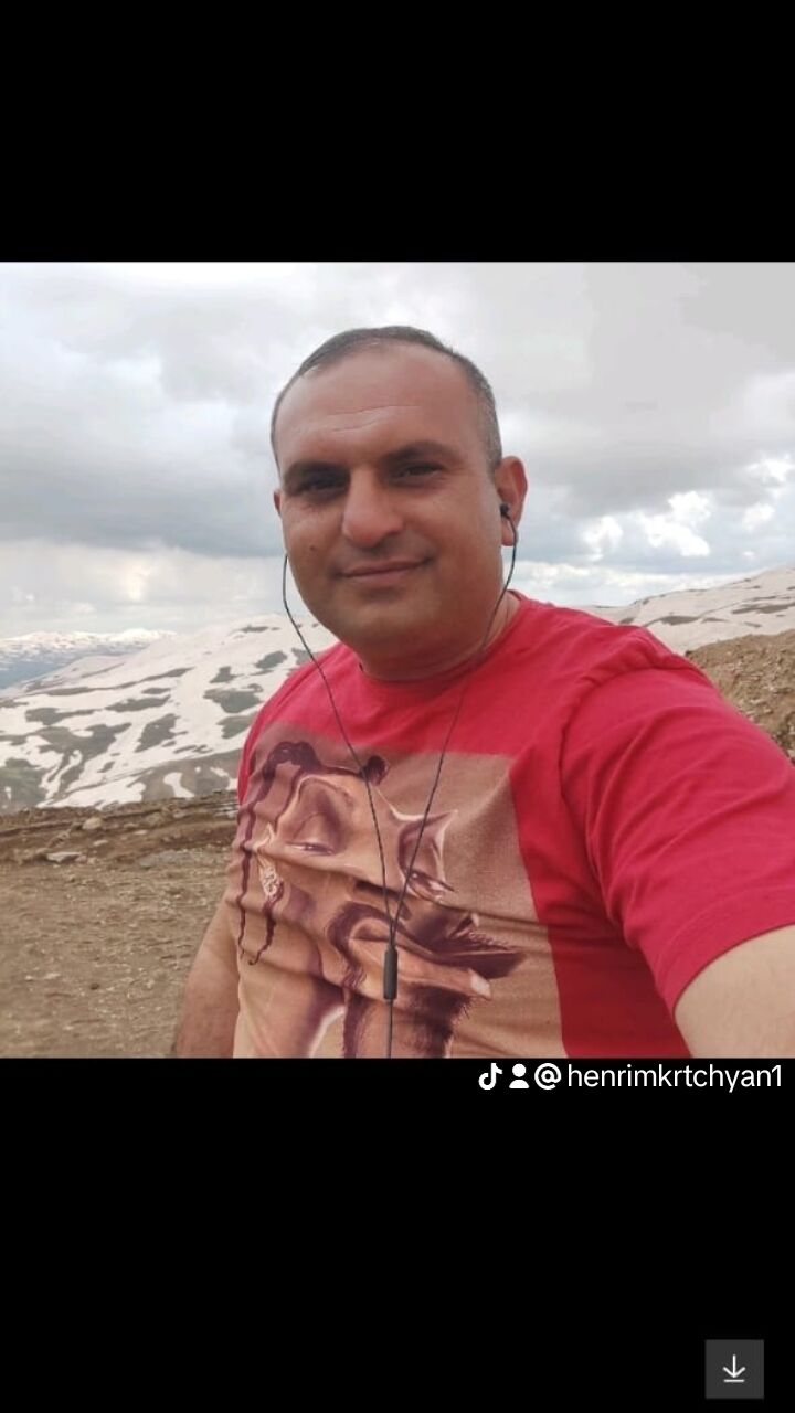 42966880  Henri, 44 ,    