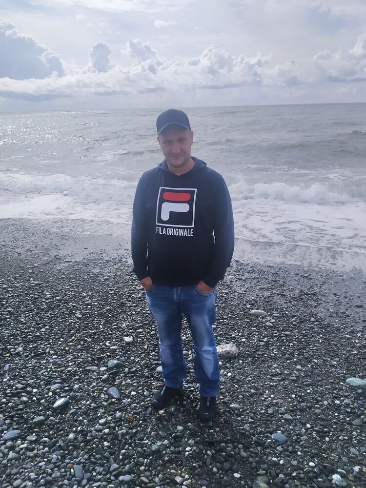  35273990  Vlad, 42 ,    