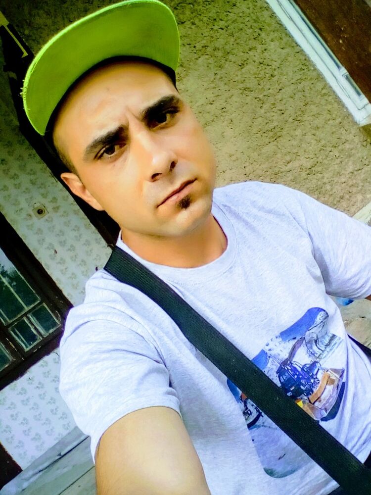  ,   Hyusmen, 33 ,   ,   , c 