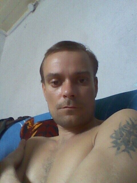  4183570  Artem, 41 ,    