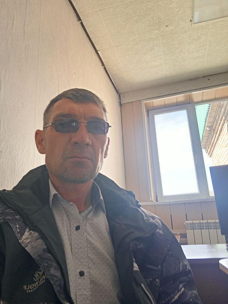  53902380  Renat, 47 ,    