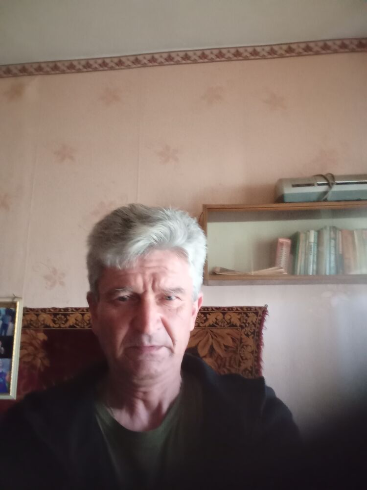  43731250  Andrej, 57 ,    