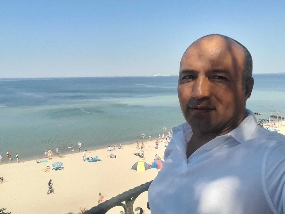  53752520  Doniyor, 42 ,    