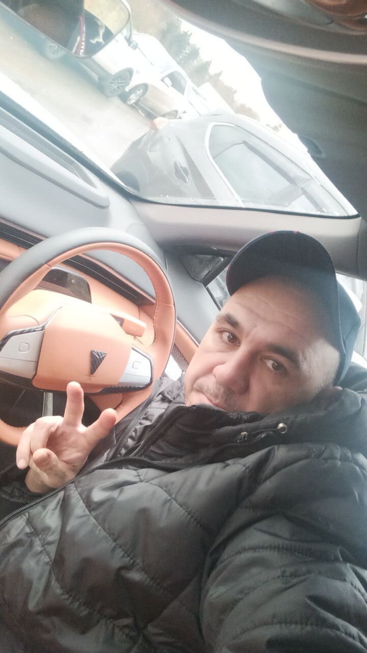  54040720  Rustem, 40 ,    