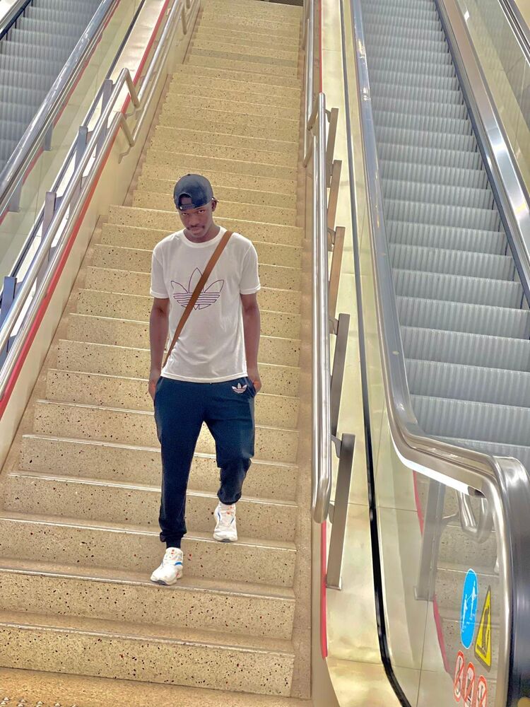  48195870  Saliou, 26 ,    