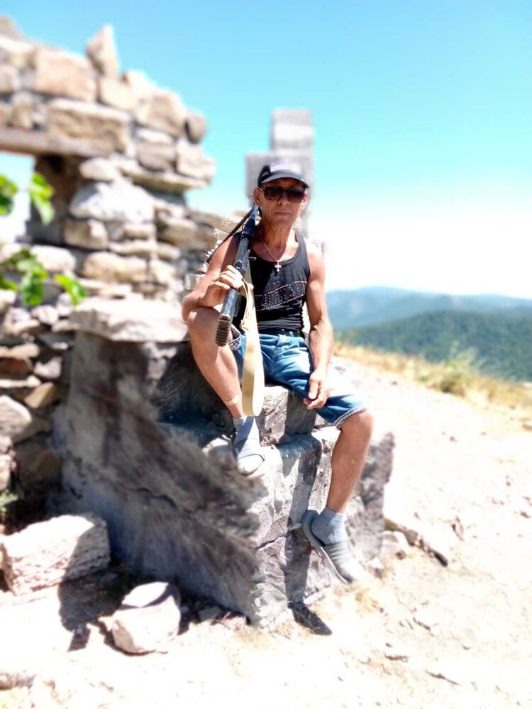  51975360  Alexandar, 51 ,    