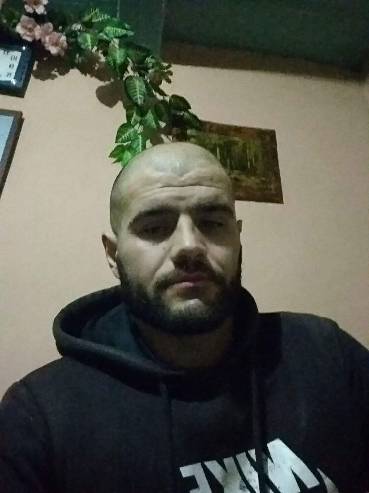  49134530  Pavel, 31 ,    