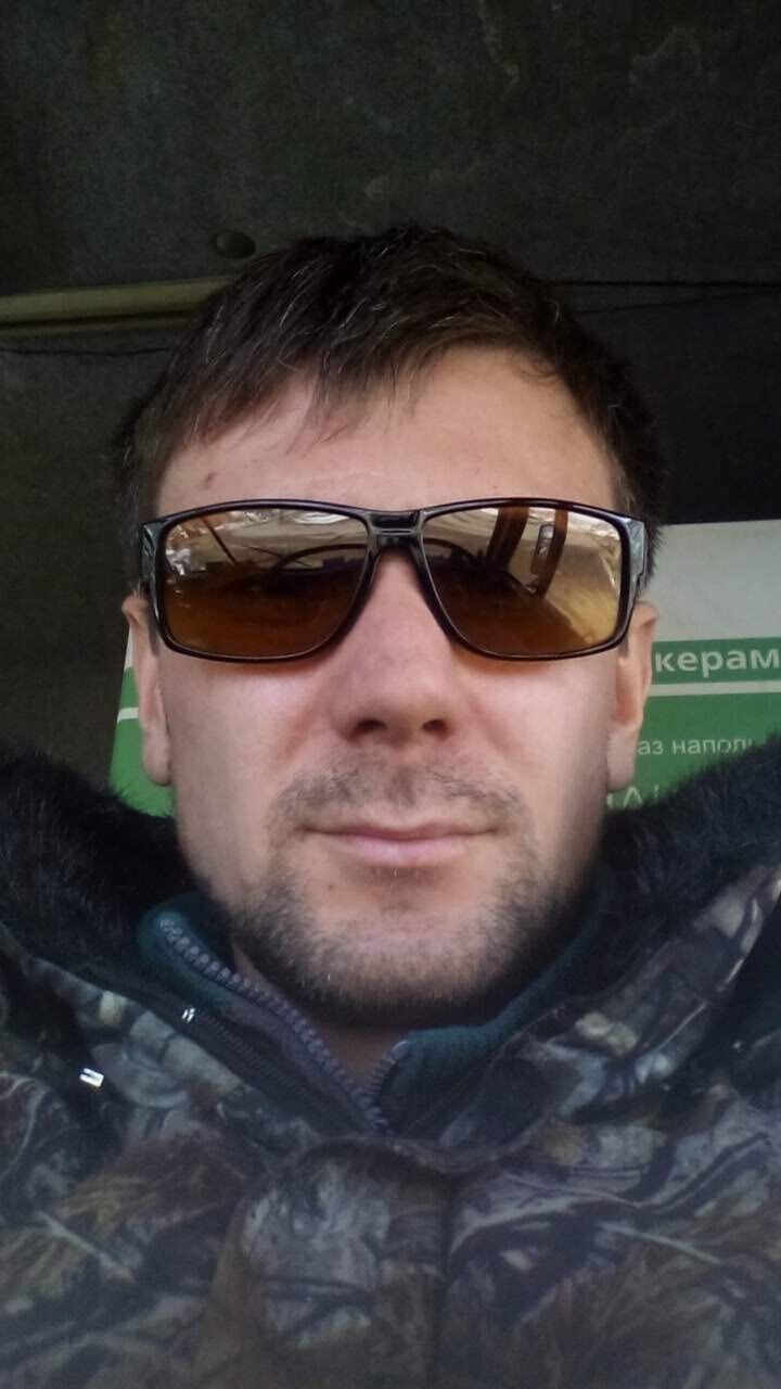  27037650  Ilya, 40 ,    -