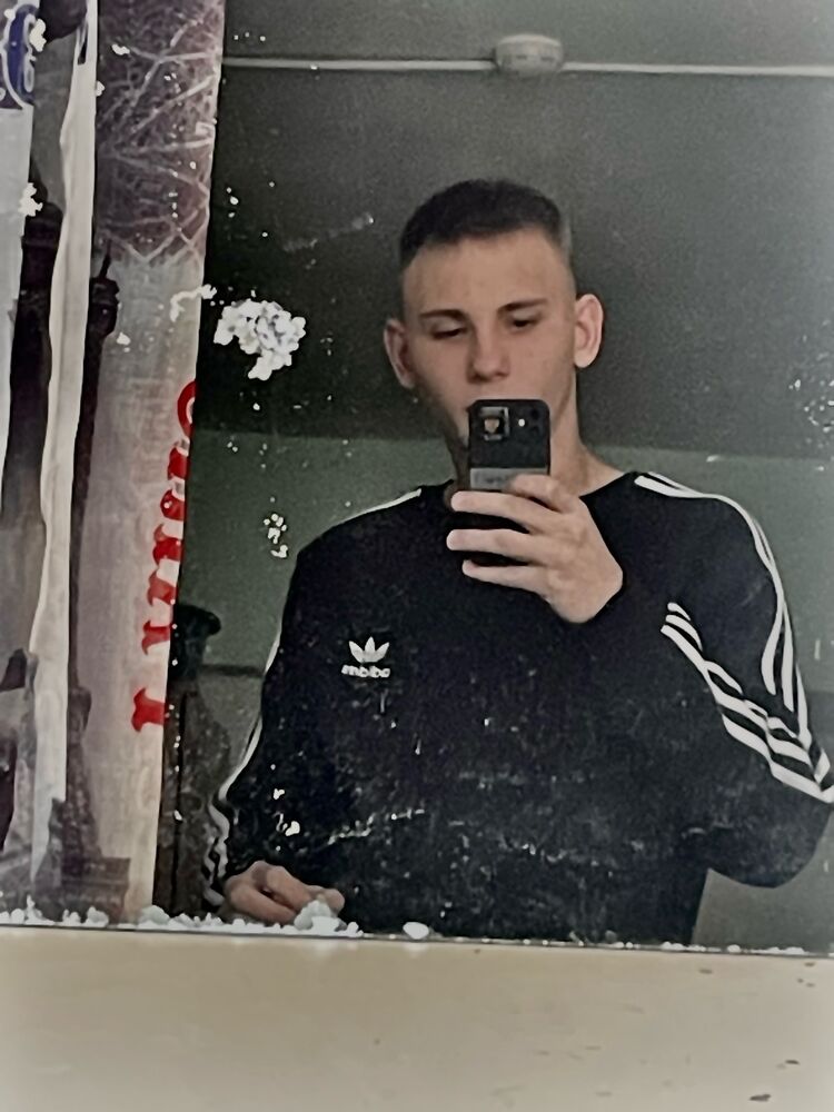  54086220  Vitaly, 20 ,    