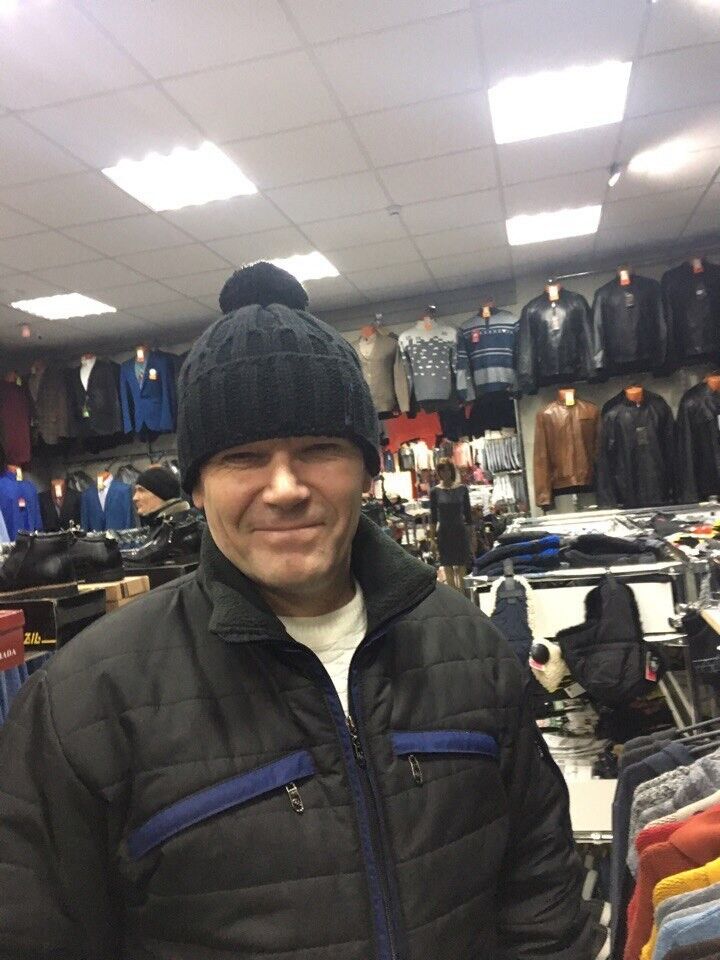  11431390  Andrey, 54 ,    