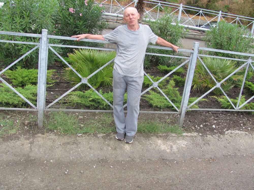  54365940  Viktor, 63 ,    