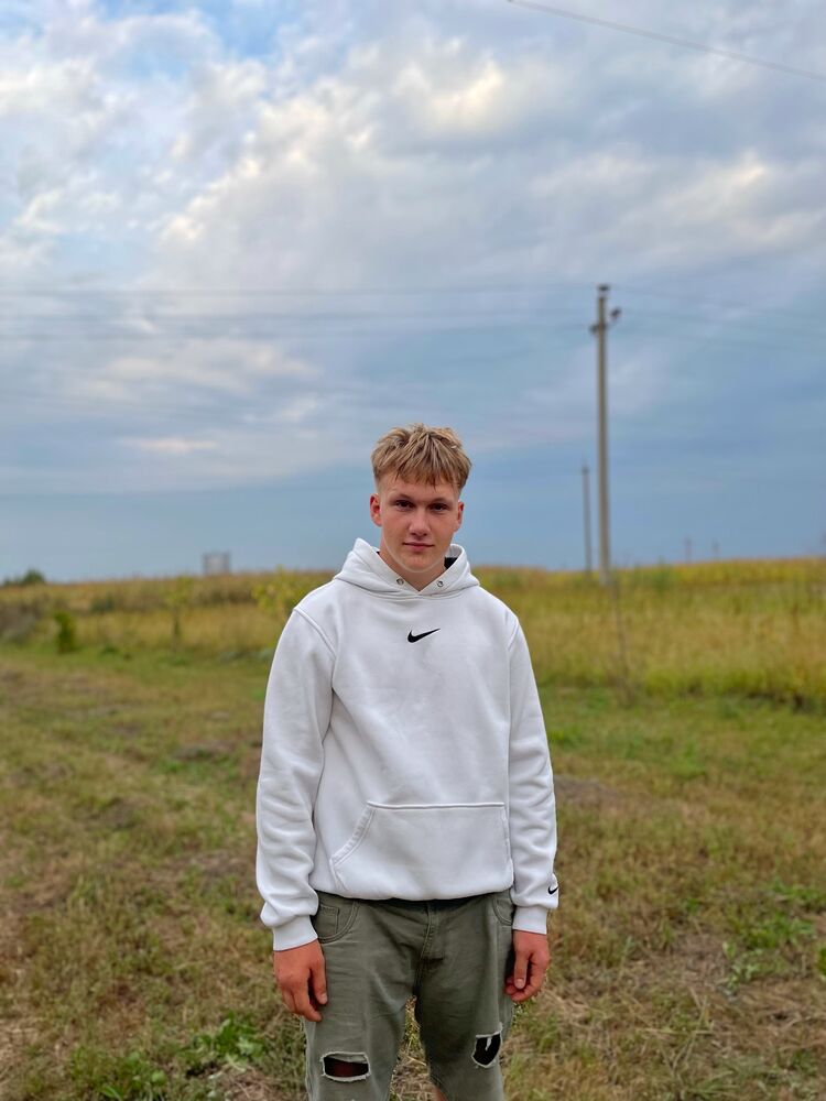  ,   Egor, 19 ,   ,   
