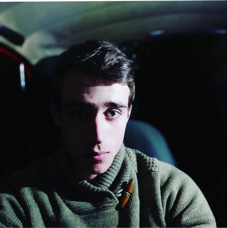  44517590  Viktor, 27 ,    