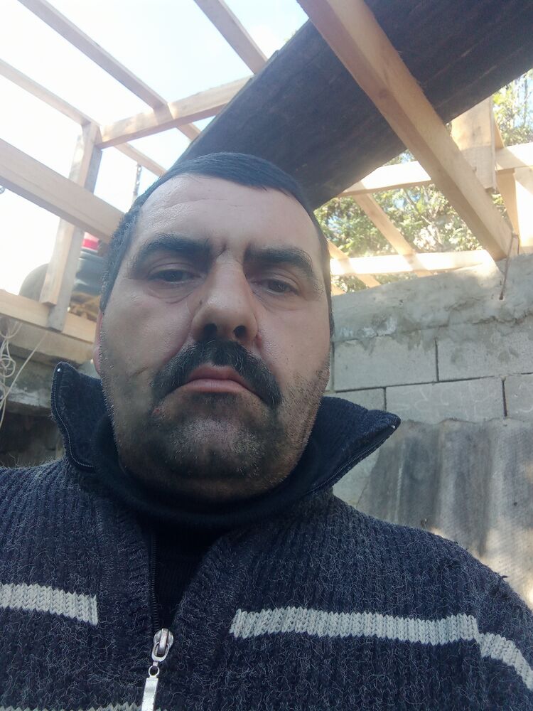  46984840  Ivan, 44 ,    