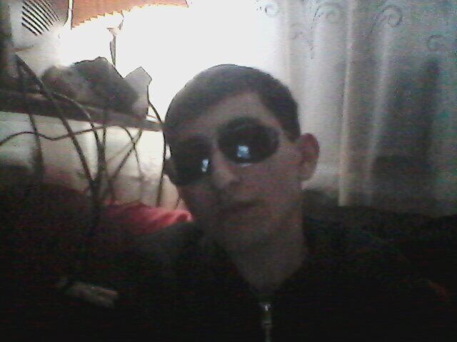  41786360  Leon, 23 ,    