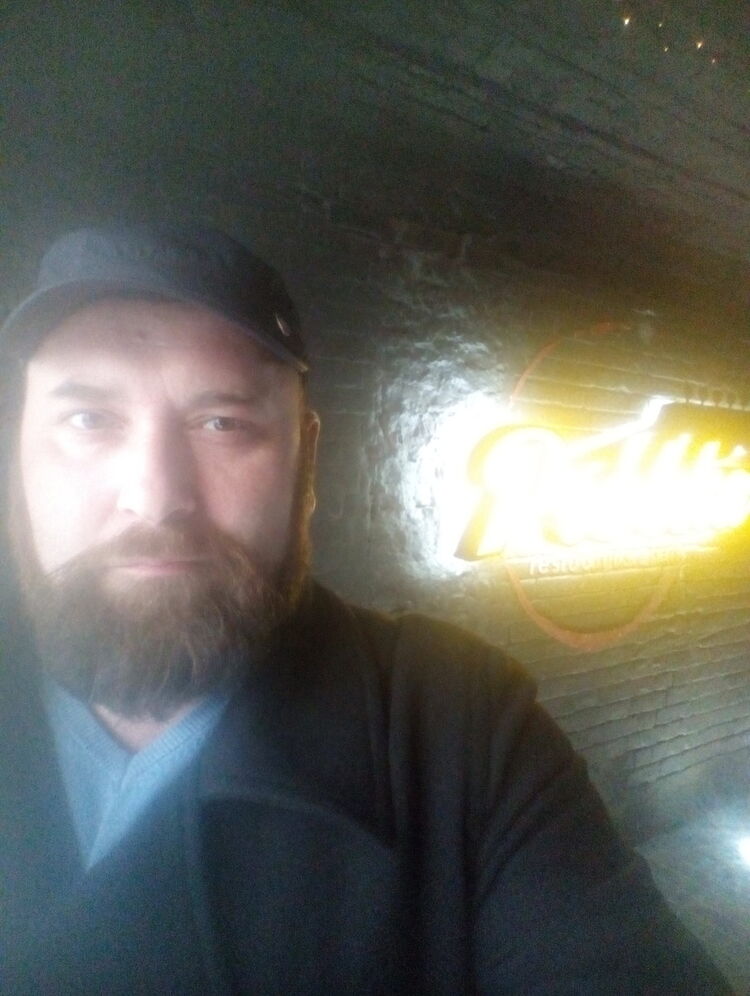  16420440  Stanislav, 44 ,    