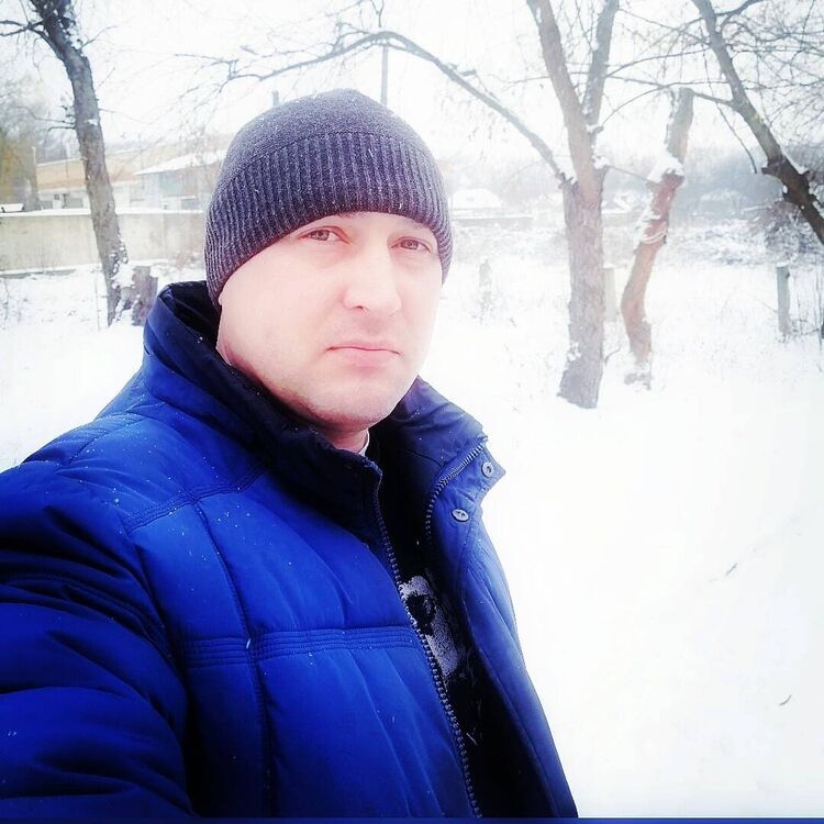  ,   Nik, 41 ,   ,   