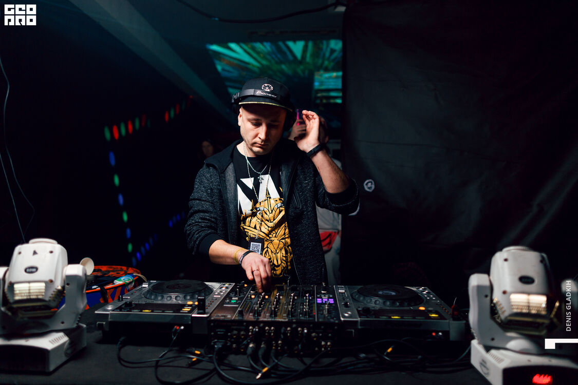  27087500  Vladimir, 34 ,    