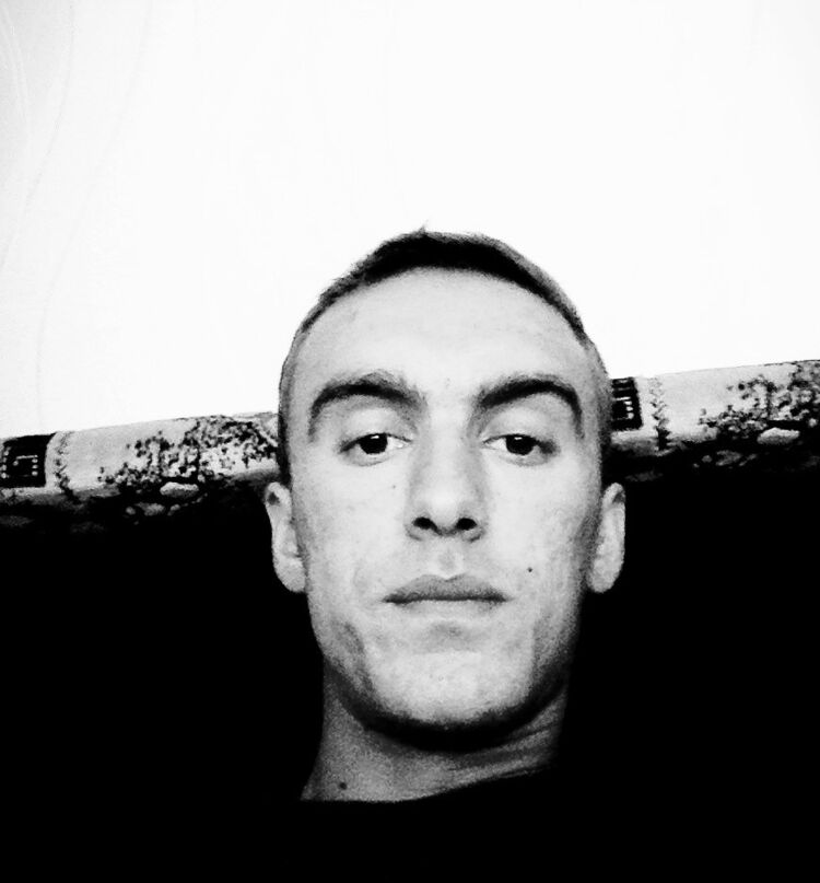  12326370  Vlad, 29 ,    