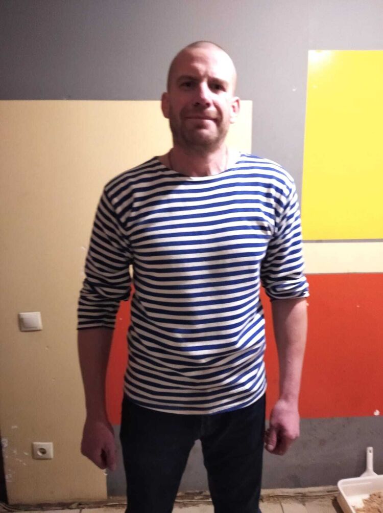  49680470  Vladislav, 48 ,    