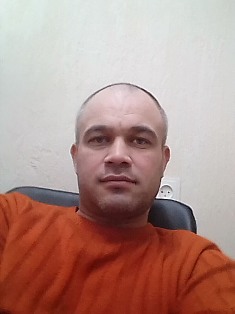  21880040  Ivan, 40 ,    