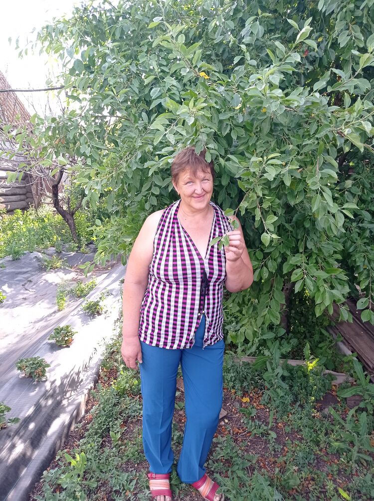  43926660  Elena, 58 ,    
